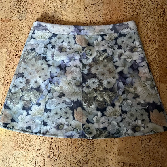 Floral mini skirt - Picture 1 of 1